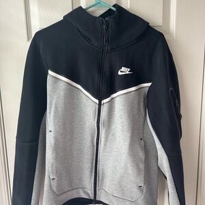 Nike tech fleece size youth small